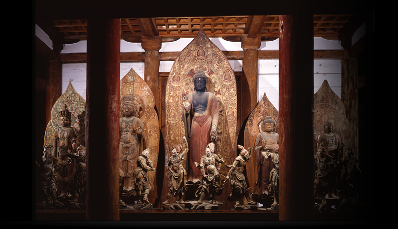 金堂内の十二神将と仏像群　特別拝観5月～8月、12月