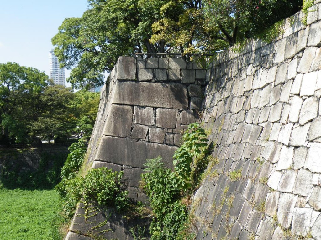 空堀の石垣