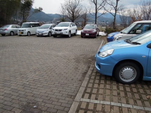 ラムサール効果かしら、駐車場にこんなに車がある・・・