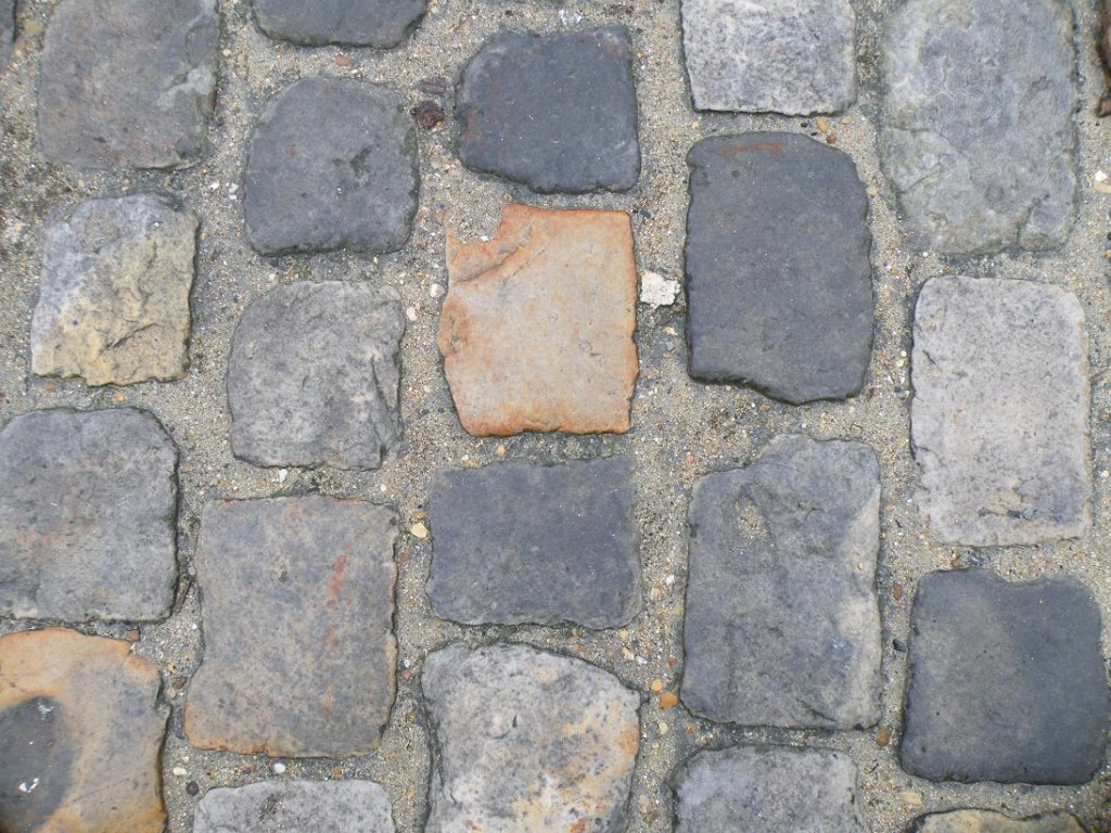 ルーブル中庭の石畳