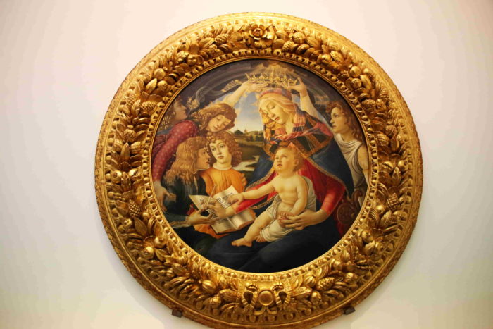 Bottucelli "Madonna of the Magnificat" 聖母と5人の天使　1483 年