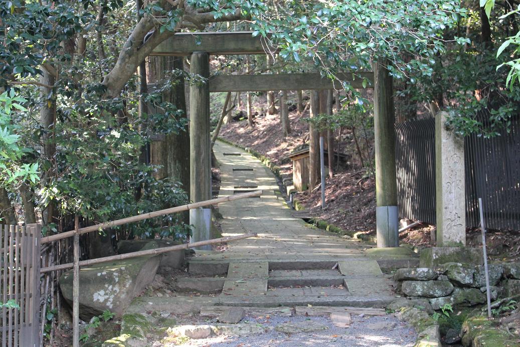 裏山にある神明神社　寂光院とは無関係の様です。　次回、お参りしようと思います