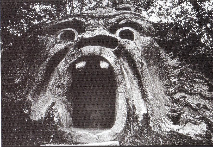 川田喜久治　地獄の入口　ボマルツォ、ヴィルテルボ、イタリア（聖なる森）　1969年